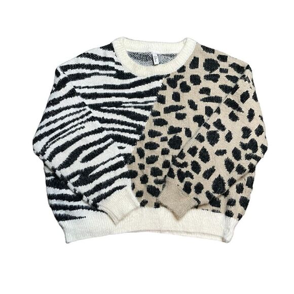 ELAN Animal Print Fuzzy Crewneck Sweater Size Medium - Picture 1 of 6